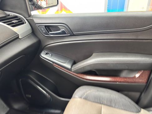 Used 2017 GMC Yukon SLE w/ SLE Value Package AWD/4WD image 30