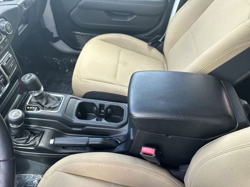 Used 2022 Jeep Wrangler Unlimited Sport AWD/4WD image 25