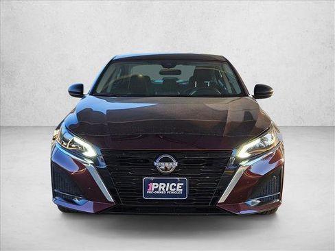 Used 2025 Nissan Altima 2.5 SV image 2