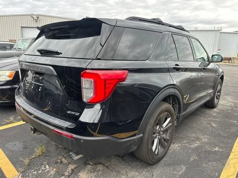 Used 2023 Ford Explorer XLT w/ XLT Sport Appearance Package AWD/4WD image 10
