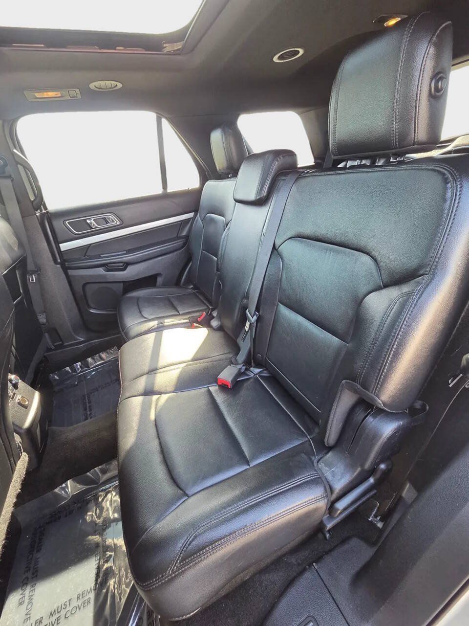Used 2017 Ford Explorer XLT w/ Equipment Group 202A AWD/4WD image 13