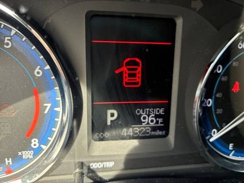 Used 2017 Toyota Corolla LE FWD image 6