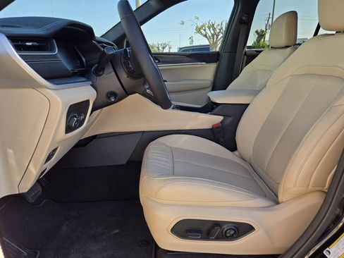 New 2025 Jeep Grand Cherokee Limited w/ Luxury Tech Group II image 15