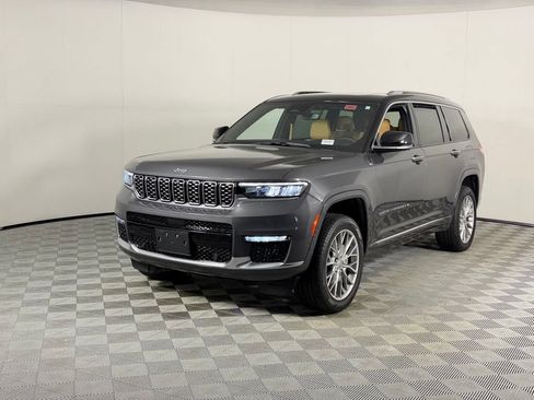Used 2024 Jeep Grand Cherokee L Summit w/ Luxury Tech Group V AWD/4WD image 3
