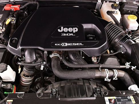 Used 2022 Jeep Wrangler Unlimited Rubicon w/ Cold Weather Group image 30