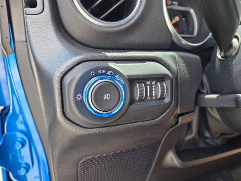 Used 2022 Jeep Wrangler Unlimited Sahara w/ LED Lighting Group AWD/4WD image 23