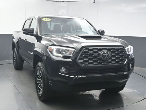 Used 2023 Toyota Tacoma TRD Sport w/ Advanced Technology Package AWD/4WD image 2