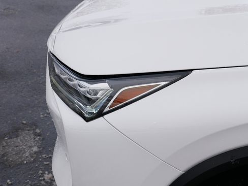 Used 2023 Acura MDX SH-AWD w/ Technology Package image 16