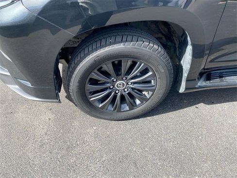 Used 2023 Lexus GX 460 Luxury w/ Sport Design Package image 10