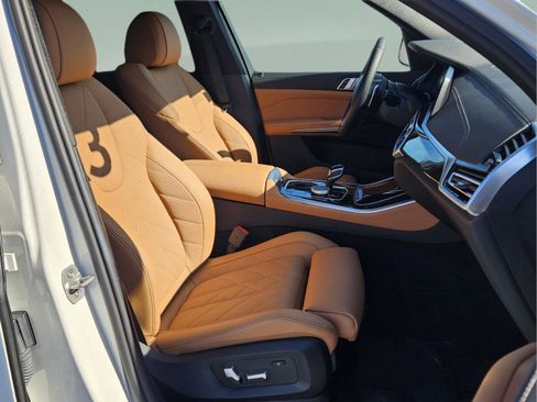 Used 2023 BMW X5 xDrive40i w/ Premium Package image 12