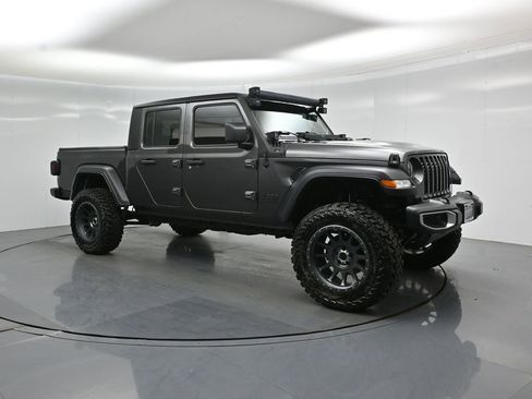 Used 2023 Jeep Gladiator Sport AWD/4WD image 18