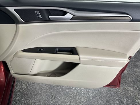 Used 2018 Ford Fusion SE w/ Fusion SE Technology Package image 36