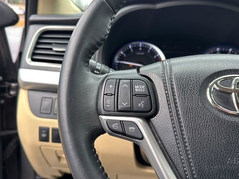 Used 2014 Toyota Highlander Plus image 18
