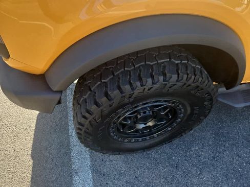 Certified 2022 Ford Bronco 2-Door AWD/4WD image 3