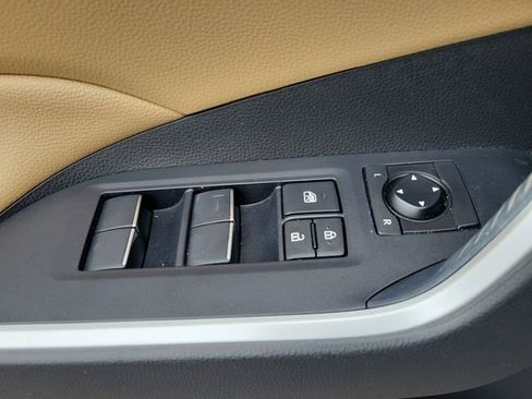 Used 2021 Toyota RAV4 XLE Premium FWD image 23