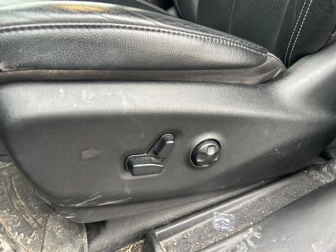 Used 2020 Chrysler Pacifica Touring-L image 10