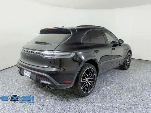 Used 2024 Porsche Macan AWD/4WD image 7