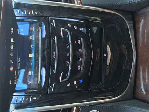 Used 2017 Cadillac Escalade Premium Luxury AWD/4WD image 8