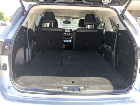 Used 2024 Toyota Highlander XLE AWD/4WD image 13