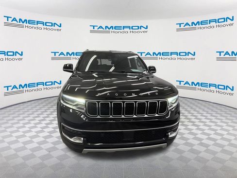 Used 2024 Jeep Wagoneer L Series II w/ Flexible Seating Group RWD image 8