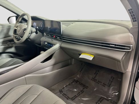 Used 2023 Hyundai Elantra SEL w/ Convenience Package FWD image 30