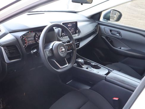 Used 2024 Nissan Rogue S FWD image 17