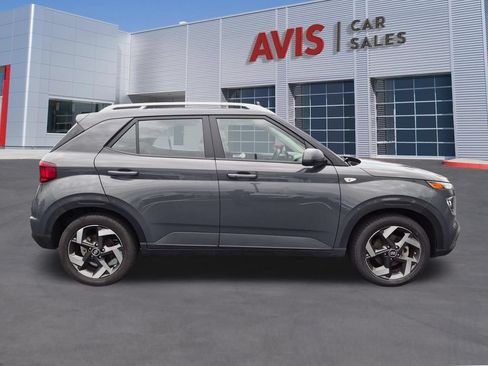 Used 2025 Hyundai Venue SEL FWD image 5