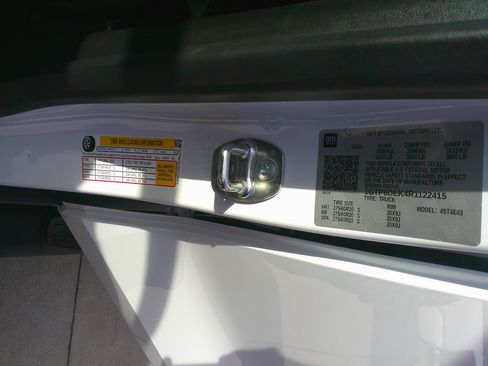 Used 2024 GMC Canyon AT4 w/ AT4 Premium Package image 47