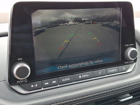 Used 2023 Nissan Rogue S AWD/4WD image 18