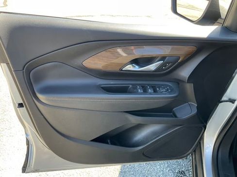 Used 2019 GMC Terrain SLE w/ Driver Convenience Package FWD image 7