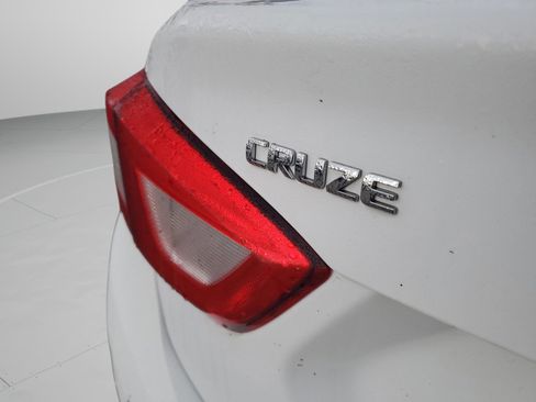 Used 2019 Chevrolet Cruze LS w/ LS Convenience Package image 29