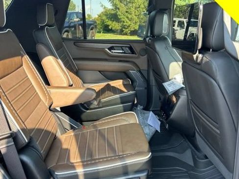 Used 2026 GMC Yukon Denali Ultimate AWD/4WD image 10