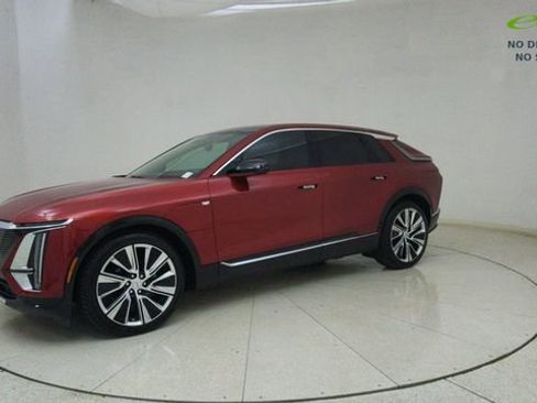 Used 2024 Cadillac Lyriq Luxury w/ LPO, Floor Liner Package image 67