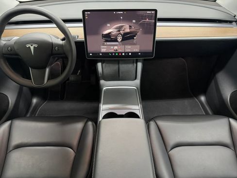 Used 2024 Tesla Model Y 2WD image 2