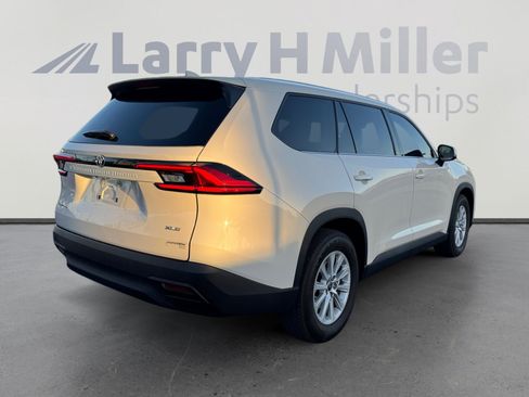 Used 2024 Toyota Grand Highlander AWD Hybrid image 5