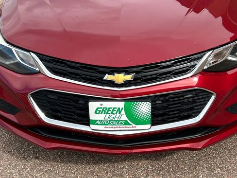Used 2018 Chevrolet Cruze LT image 17