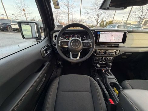 Certified 2025 Jeep Wrangler Unlimited Sahara image 19