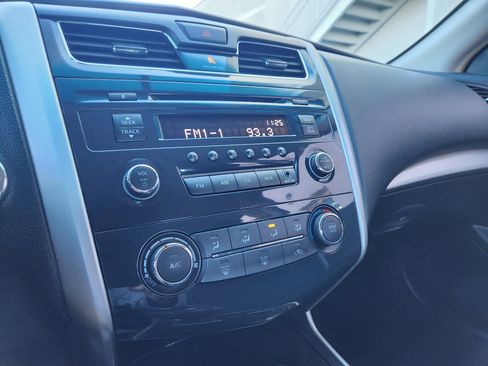 Used 2013 Nissan Altima 2.5 S image 22