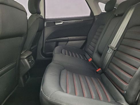 Used 2016 Ford Fusion SE AWD/4WD image 18
