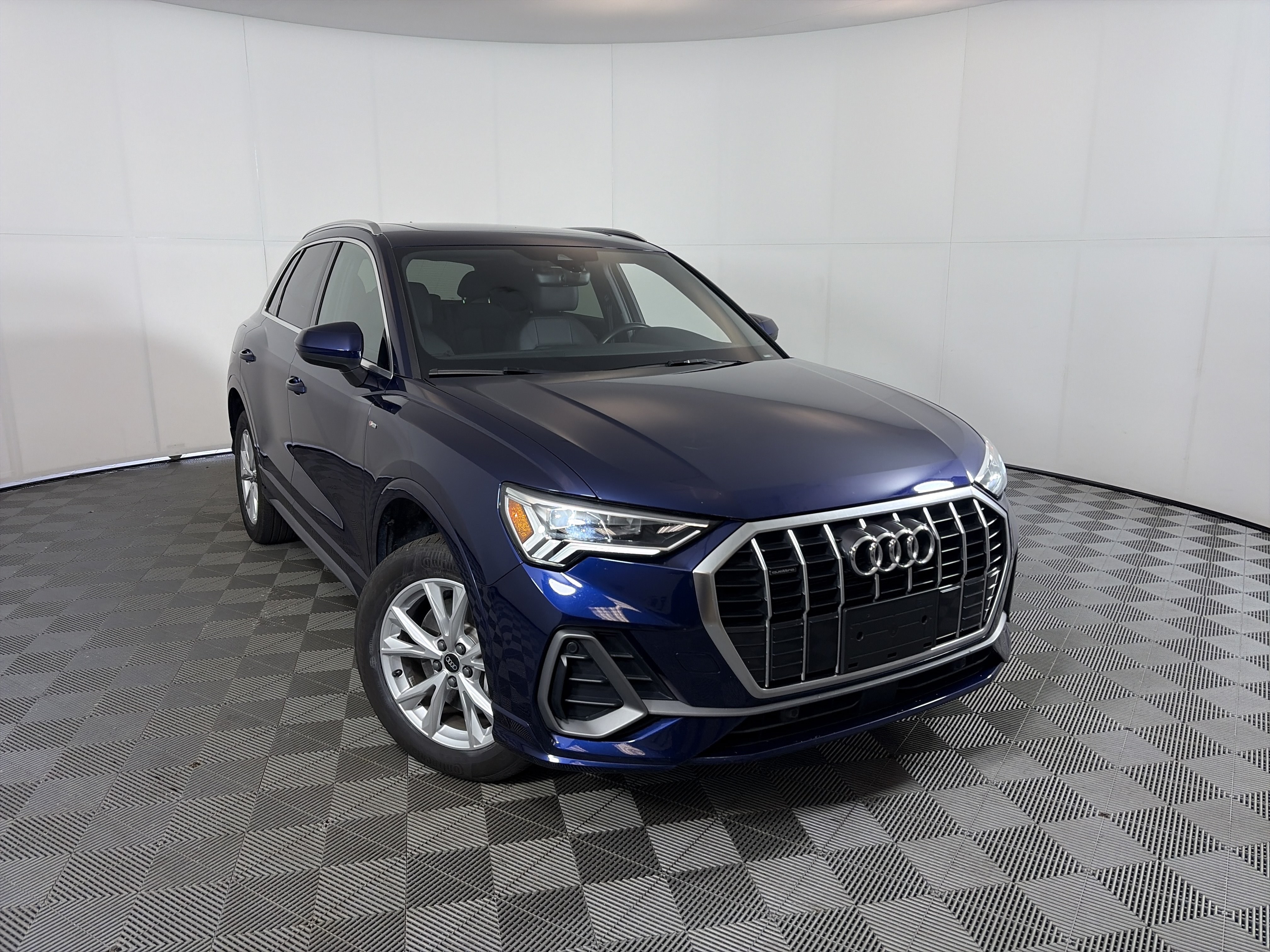 Used 2025 Audi Q3 2.0T Premium AWD/4WD image 1
