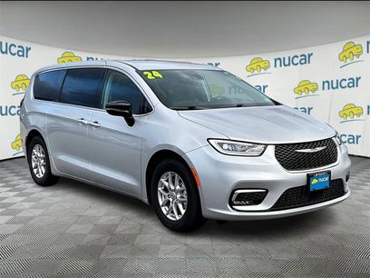 Used 2024 Chrysler Pacifica Touring-L
