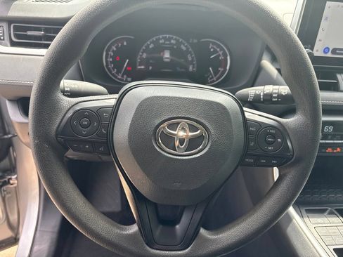 Used 2025 Toyota RAV4 XLE AWD/4WD image 16