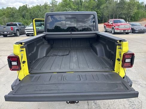 Used 2023 Jeep Gladiator Sport AWD/4WD image 14
