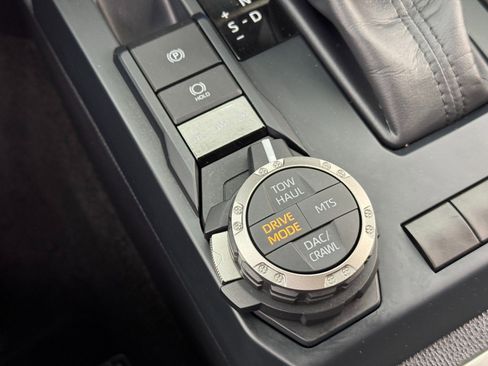 Used 2025 Toyota Tacoma TRD Off-Road image 31