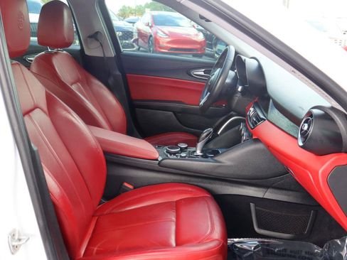 Used 2018 Alfa Romeo Giulia RWD image 14