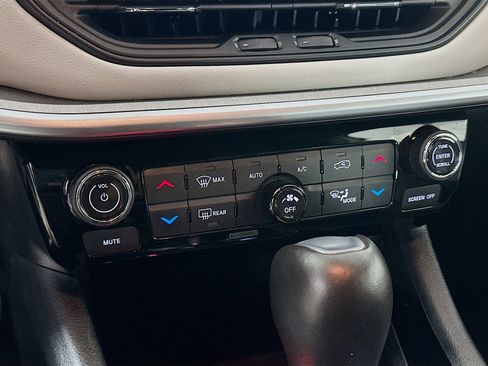 Used 2025 Jeep Compass Limited image 23