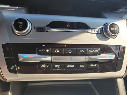 Certified 2022 Ford Explorer XLT w/ Equipment Group 202A image 23