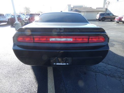 Used 2010 Dodge Challenger SE image 7