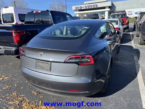 Used 2023 Tesla Model 3 Standard Range image 3