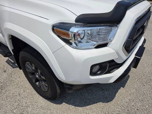 Used 2023 Toyota Tacoma SR5 w/ Technology Package AWD/4WD image 9